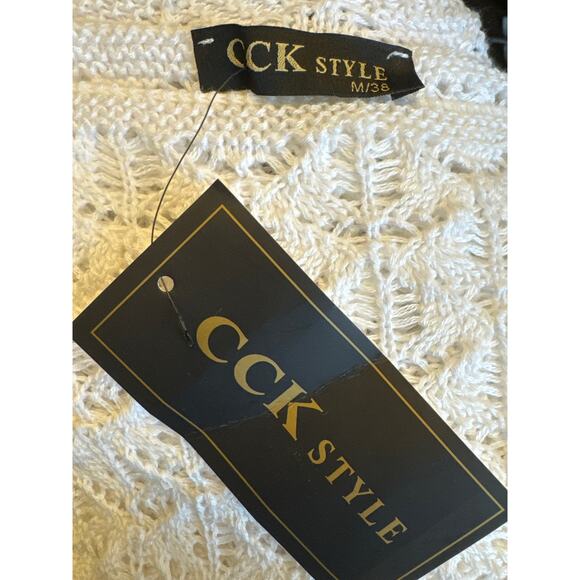 NWT CCK Style White Crochet crewneck with large sexy neck, scalloped size medium - Picture 12 of 12